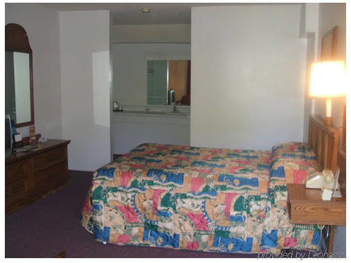 Scottish Inns Motel - Osage Beach Phòng bức ảnh